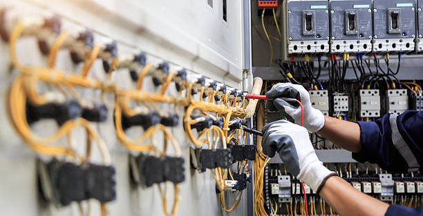 Professional Electrician technician working in Aventura, FL